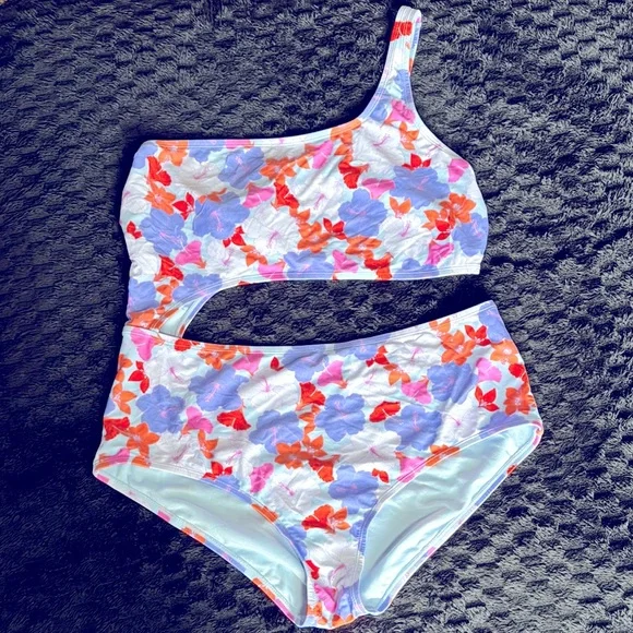 Bathing Suit - Picture 1 of 5